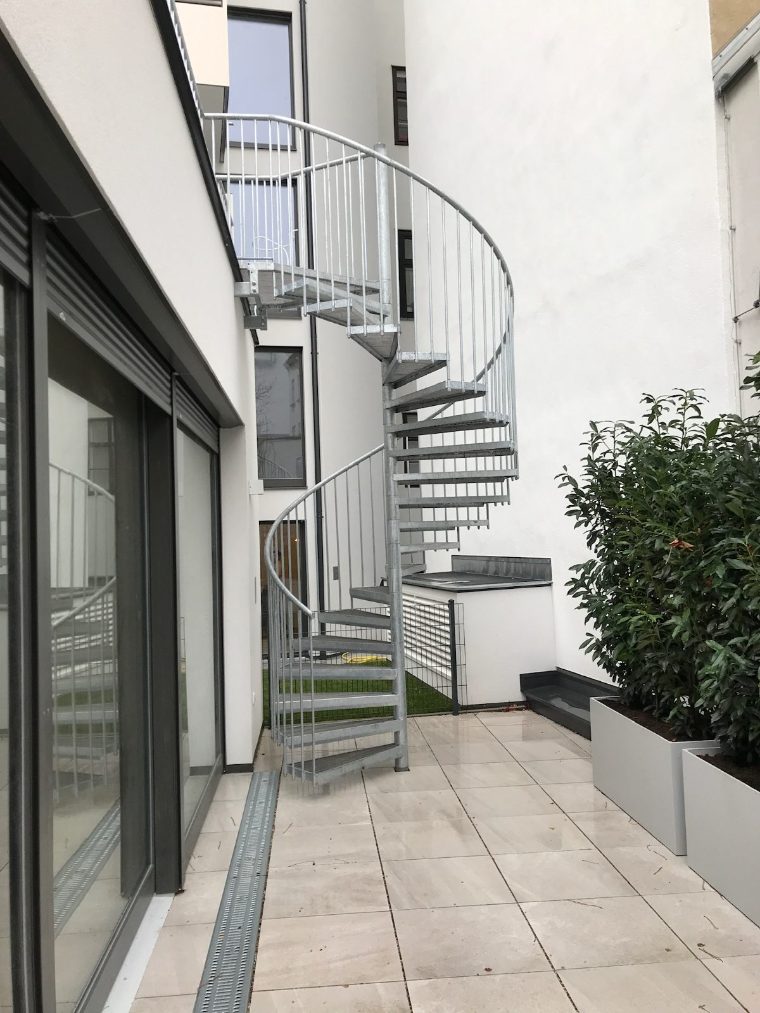 Verzinkte Spindeltreppe aus Stahl